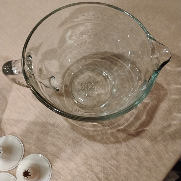 Pampered Chef Cake Decorater & Measuring Cup - Picture 5 of 7